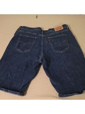 Levis Bermuda Jean Shorts Sz 31